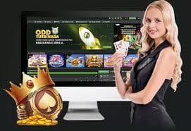 Dasbor tier loyalitas gf777 menampilkan progress dari Silver ke Platinum dengan manfaat setiap level